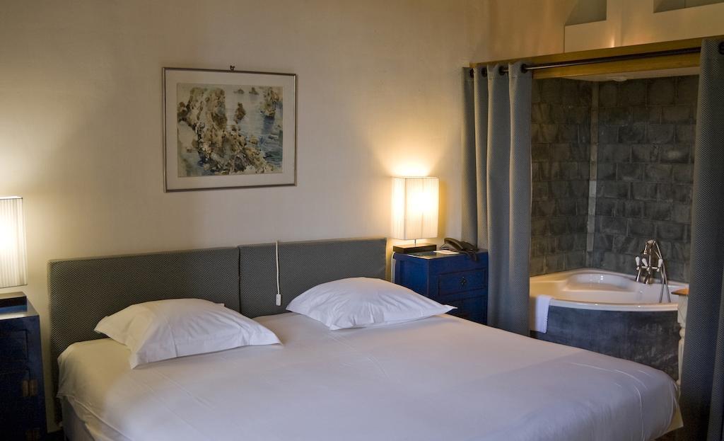 Citadelle Vauban Hotel Le Palais Esterno foto